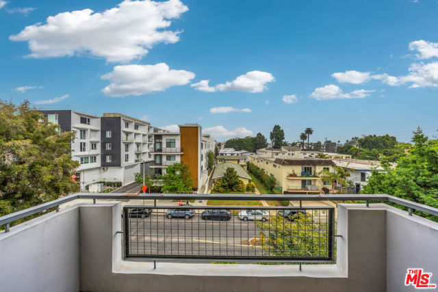 1529 S Westgate Avenue, Los Angeles CA: https://media.crmls.org/mediaz/a1e5a4d4-b020-41dd-8a75-2d69ba198677.jpg