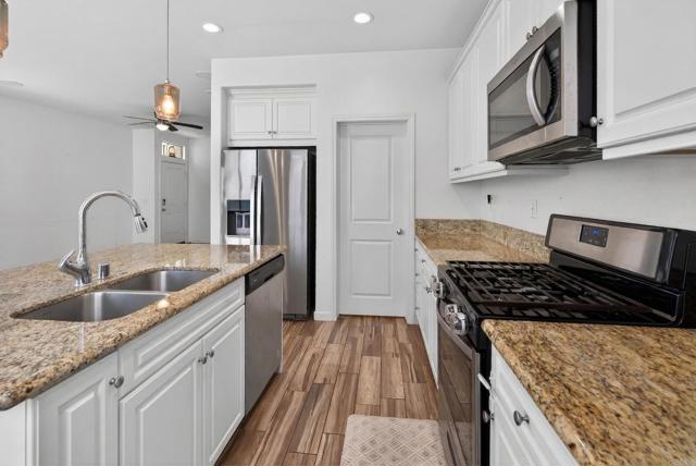Detail Gallery Image 7 of 34 For 31554 Alicante Loop, Winchester,  CA 92596 - 3 Beds | 2/1 Baths