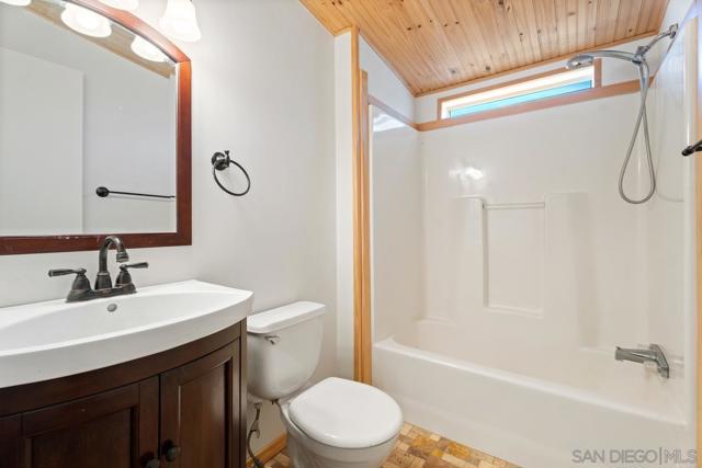 3511 Lakeview Dr, Julian CA: https://media.crmls.org/mediaz/a1e5b162-0be9-4cd4-bed2-7df5884eac63.jpg