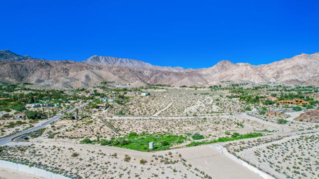 49305 Highway 74, Palm Desert CA: https://media.crmls.org/mediaz/a1e61dc2-c12b-4106-b783-aca8bbe5cbdc.jpg