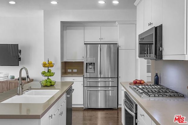 5633 Observation Lane, Los Angeles CA: https://media.crmls.org/mediaz/a1e64dad-2a8d-467d-92bd-3c6345cc23f3.jpg