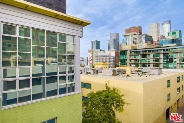 1130 S Flower Street, Los Angeles CA: https://media.crmls.org/mediaz/a1e654c6-2621-45ed-a635-50ffc094f789.jpg