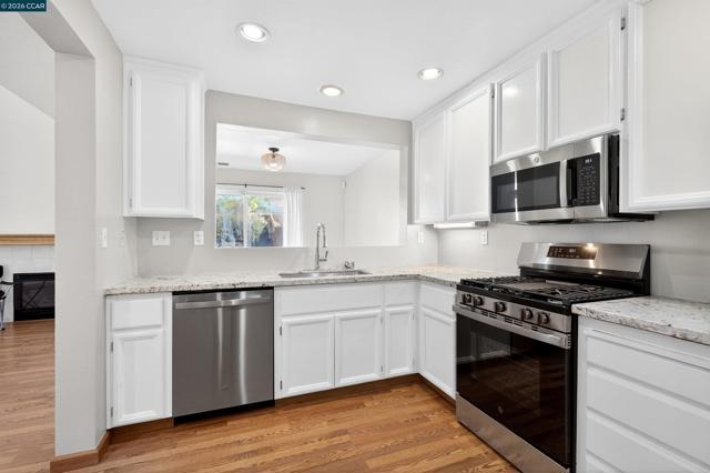 1758 Nandina Ct, Antioch CA: https://media.crmls.org/mediaz/a1e672d9-27f3-4fc6-83fa-63bf8e18a1ea.jpg