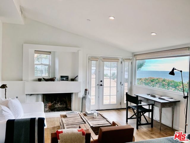 27500 Pacific Coast Highway, Malibu CA: https://media.crmls.org/mediaz/a1e68e49-d81b-40ec-b9a2-3707109012f8.jpg