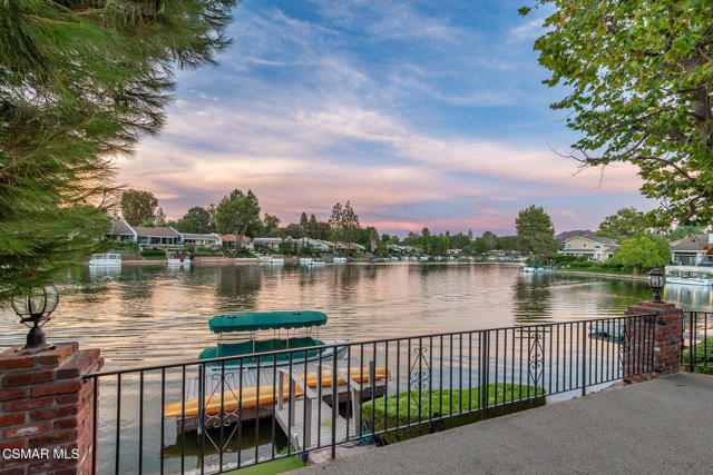 1275 Westwind Circle, Westlake Village CA: https://media.crmls.org/mediaz/a1e714af-3868-4687-a774-ce777ddbc605.jpg