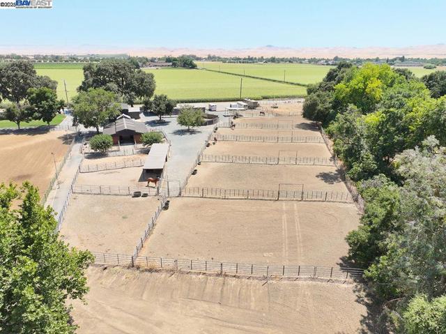 3335 Kellogg Creek Rd, Byron CA: https://media.crmls.org/mediaz/a1e767f0-4aec-4c57-8933-a90f2da948d5.jpg