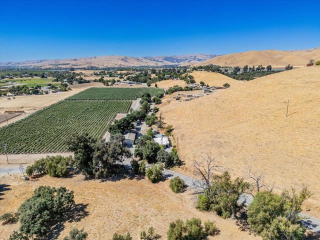 820 Comstock Road, Hollister CA: https://media.crmls.org/mediaz/a1e77774-2f65-4943-9f48-8d6ef72d7a62.jpg