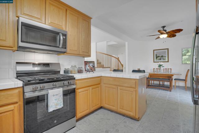 123 Williamson Ct, Martinez CA: https://media.crmls.org/mediaz/a1e7796d-084e-48c7-9f01-3862b107423d.jpg