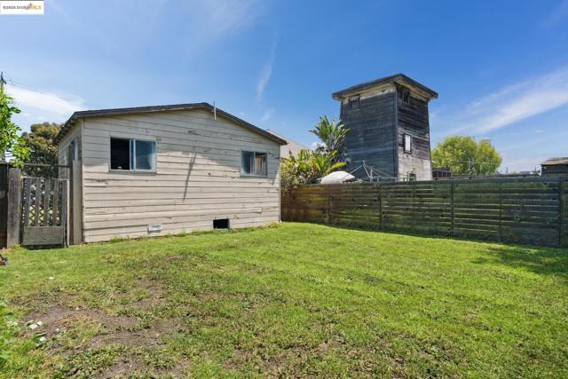 2808 9Th St, Berkeley CA: https://media.crmls.org/mediaz/a1e7e78e-de57-4c18-8652-f34170dbf612.jpg