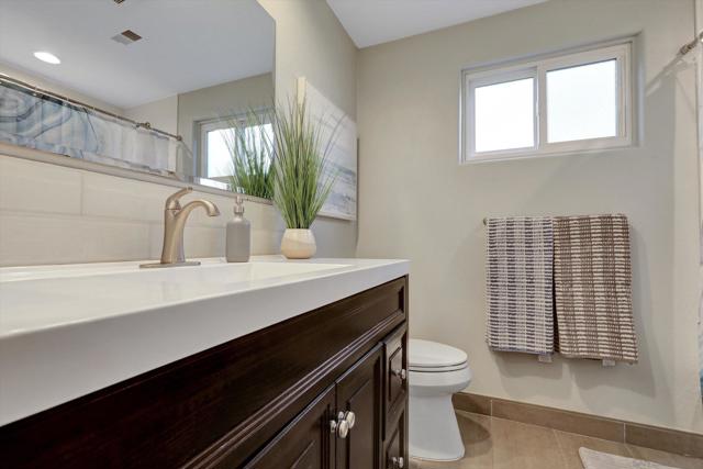 2002 Mendocino Blvd, San Diego CA: https://media.crmls.org/mediaz/a1e808b8-a5c9-4173-906b-37b07d9e9929.jpg