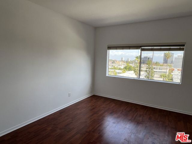 622 S Barrington Avenue, Los Angeles CA: https://media.crmls.org/mediaz/a1e8d63f-9223-47d8-8ffa-c2fc73c0c73d.jpg