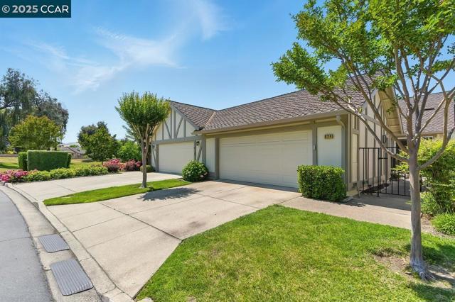 624 Doral Dr, Danville CA: https://media.crmls.org/mediaz/a1e8e357-af86-4abe-ab6c-8d2788907900.jpg