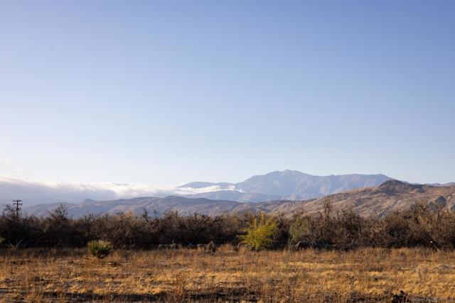 811 Di Giorgio Road, Borrego Springs CA: https://media.crmls.org/mediaz/a1e8eb17-2442-4ec5-956e-4c8ae3c4d7dd.jpg