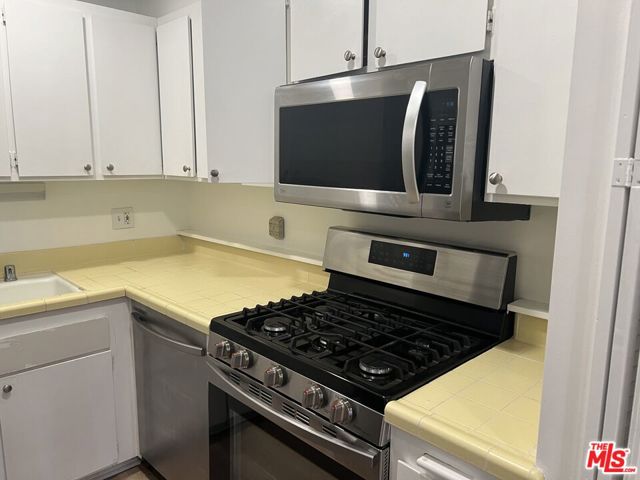 800 W 1st Street, Los Angeles CA: https://media.crmls.org/mediaz/a1e9e247-ccc0-47e0-b4a5-bf779d74591d.jpg