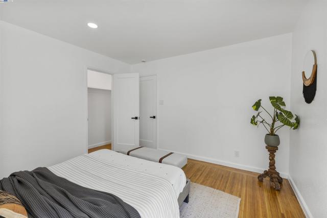 10906 Reposo Dr, Oakland CA: https://media.crmls.org/mediaz/a1eabc8c-77f4-4053-9d0a-ffd9f0425f6d.jpg