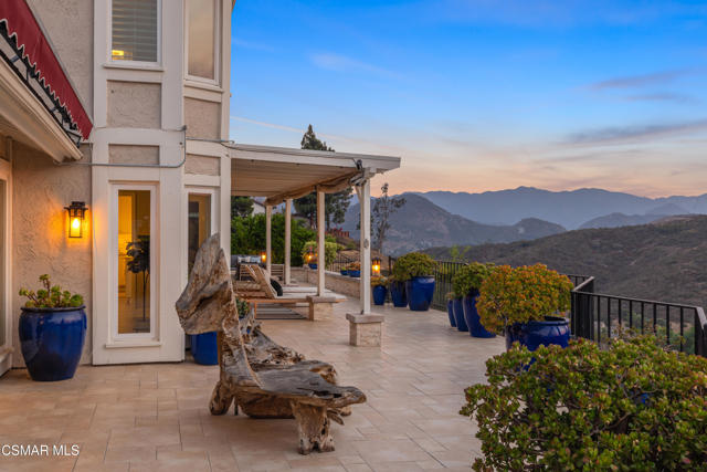 1660 Valecroft Avenue, Westlake Village CA: https://media.crmls.org/mediaz/a1eb66f7-32dc-46b6-b3c6-25cb1b4df76c.jpg