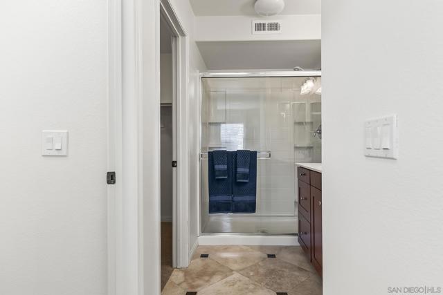 3528 Shoreline Bluff Ln, San Diego CA: https://media.crmls.org/mediaz/a1ec193c-4da0-432a-b390-c4a0c867d8d4.jpg