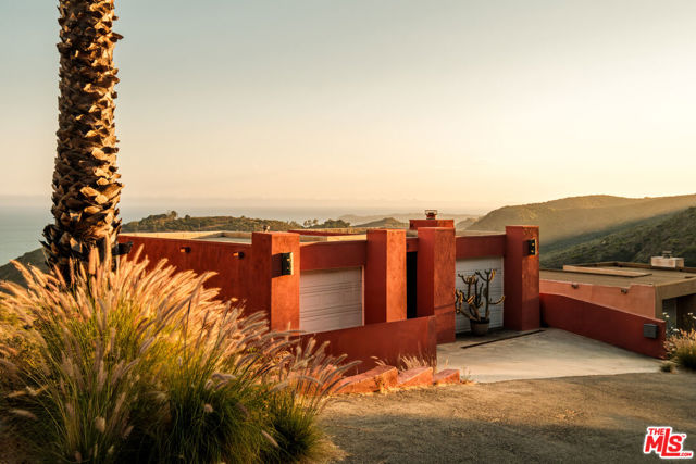 3029 Sequit Drive, Malibu CA: https://media.crmls.org/mediaz/a1ecb8a5-fd53-4050-965b-98239d769993.jpg