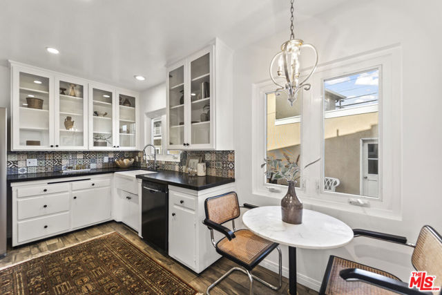 939 North Glendale Avenue, 3 photo 4