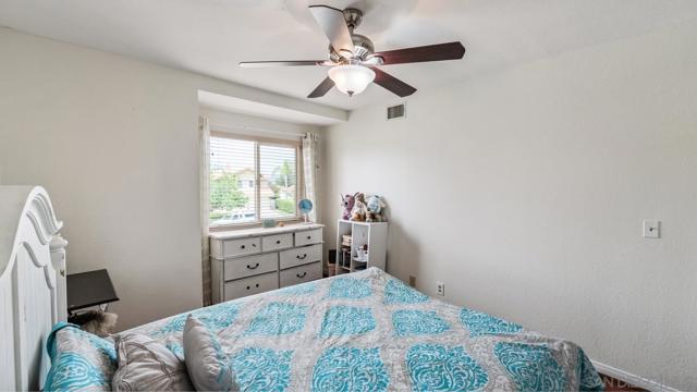 27468 Rosebay Ct, Temecula CA: https://media.crmls.org/mediaz/a1ed3c62-2bbd-45bd-8f88-cb8063123af8.jpg