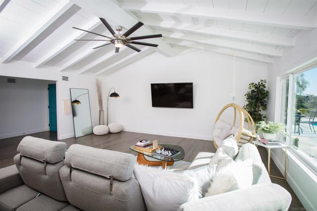 455 Glencrest Dr, Solana Beach CA: https://media.crmls.org/mediaz/a1ed3ef1-3b88-483d-b8a0-a378421c013a.jpg
