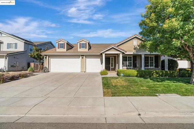 43 Sorrel Ct, Oakley CA: https://media.crmls.org/mediaz/a1ed819e-353c-4a16-9890-718d206753de.jpg