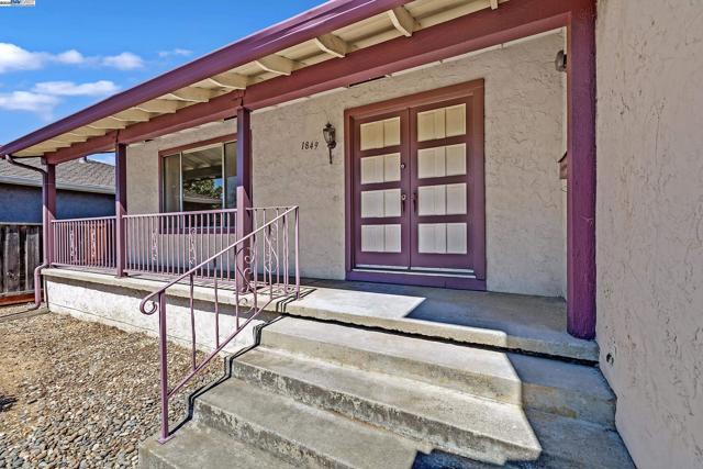 1849 Springsong Dr, San Jose CA: https://media.crmls.org/mediaz/a1edf8e3-c099-4216-aec0-144b2aa5fd36.jpg