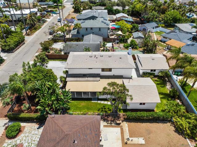 2537 Davis Ave, Carlsbad CA: https://media.crmls.org/mediaz/a1ee1fa8-76bc-4bf7-99a6-996e319219d6.jpg