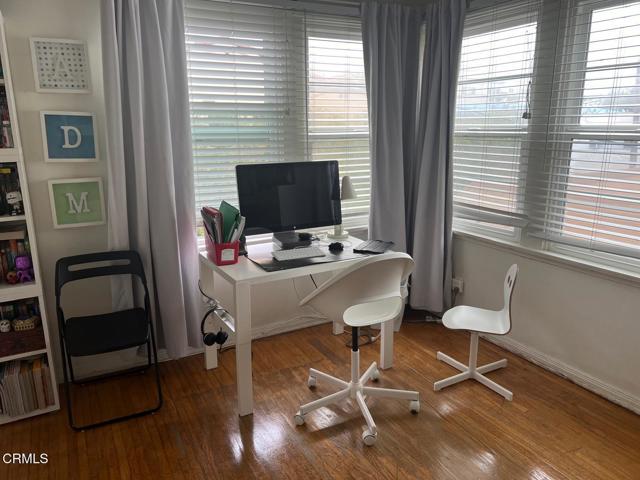 366 Cresent Drive, Beverly Hills CA: https://media.crmls.org/mediaz/a1ee3e08-c88a-4246-bf0f-5318434b88f9.jpg