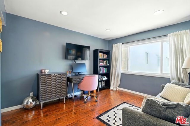 12955 Riverside Drive, Sherman Oaks CA: https://media.crmls.org/mediaz/a1ef269a-b89a-4d67-a251-a0597829332e.jpg