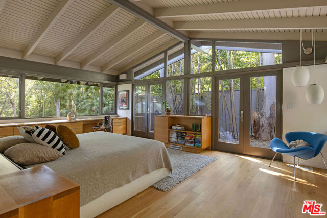 1030 Canon Drive, San Marino CA: https://media.crmls.org/mediaz/a1ef40d3-b6e9-42a3-b77f-841103c2490b.jpg