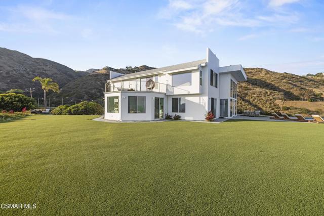 31505 Pacific Coast Highway, Malibu CA: https://media.crmls.org/mediaz/a1ef7315-cba5-4b95-a7e5-8daecd6db619.jpg