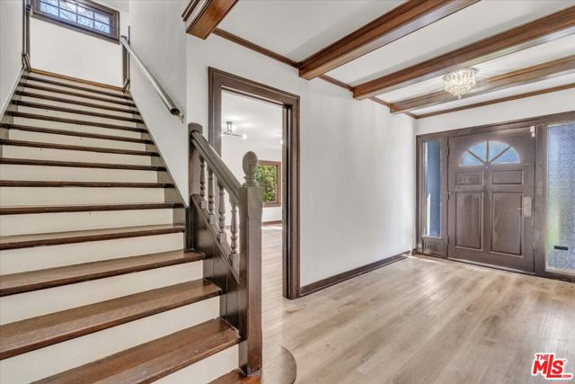 626 N Canon Drive, Beverly Hills CA: https://media.crmls.org/mediaz/a1ef762d-82e8-4d75-b270-0f0eae76a993.jpg