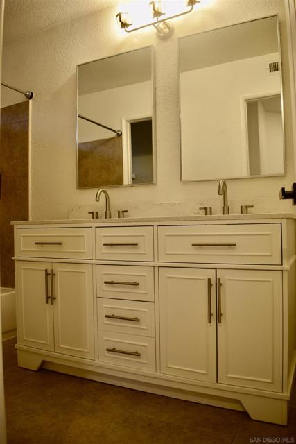 2206 Luz Way, Oceanside CA: https://media.crmls.org/mediaz/a1efccd8-f611-4133-a240-5e25daa3a108.jpg
