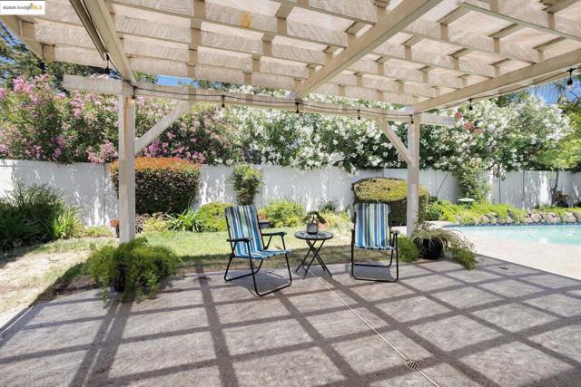 3031 Barmouth Dr, Antioch CA: https://media.crmls.org/mediaz/a1eff805-ba90-4bb8-8b93-e5e07c4fb73e.jpg