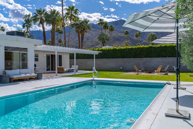 1022 E Mesquite Avenue, Palm Springs CA: https://media.crmls.org/mediaz/a1f02856-b7e0-4bef-8095-a5f2b684399b.jpg