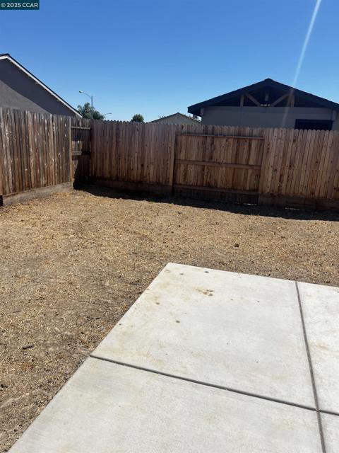 627 Elizabeth Ct, Merced CA: https://media.crmls.org/mediaz/a1f0792b-a720-452b-bf16-c5b3fa797d42.jpg
