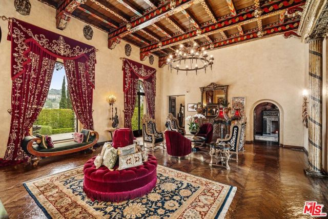 4320 Cedarhurst Circle, Los Angeles CA: https://media.crmls.org/mediaz/a1f0db2c-7077-4592-8d31-c3c1bbd3540d.jpg