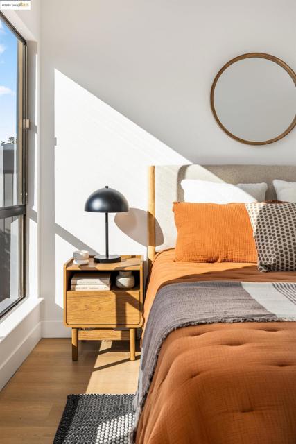 568 Vistamont Ave, Berkeley CA: https://media.crmls.org/mediaz/a1f1361e-9536-4801-8e5a-ef603165bfe6.jpg