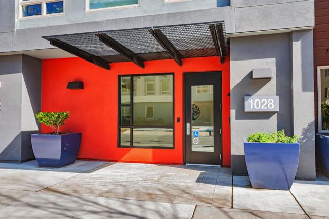 1028 Foster Square Lane, Foster City CA: https://media.crmls.org/mediaz/a1f16704-7a00-43d5-8023-9dd3a19522ca.jpg
