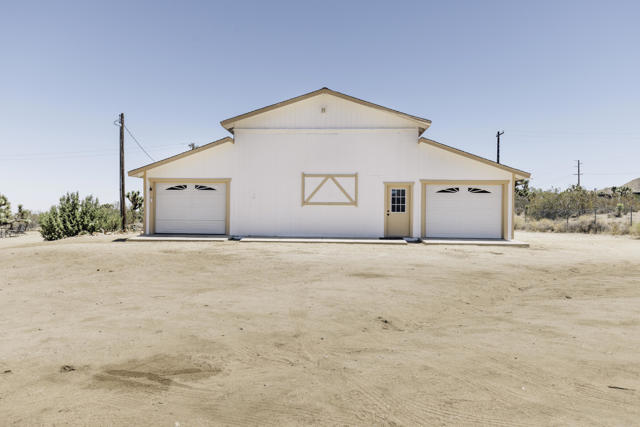 8837 Hardesty Drive Drive, Yucca Valley CA: https://media.crmls.org/mediaz/a1f1ede5-a56f-47c0-9b56-d4b696928968.jpg