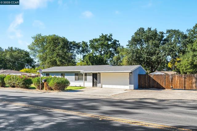 3225 Cowell Rd, Concord CA: https://media.crmls.org/mediaz/a1f20723-16b9-410e-bf3c-dda881c1d463.jpg