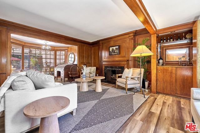 728 S Windsor Boulevard, Los Angeles CA: https://media.crmls.org/mediaz/a1f209db-dfd9-44a3-862e-9a0432865db6.jpg