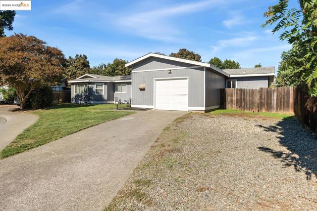 1311 Madison PL, Woodland CA: https://media.crmls.org/mediaz/a1f280fd-5624-44bc-9ffb-4e8f527c32f9.jpg