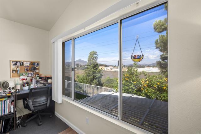 845 RIDGEWATER DR, Chula Vista CA: https://media.crmls.org/mediaz/a1f2bb18-f32a-4349-9e78-bdae1d1c41aa.jpg