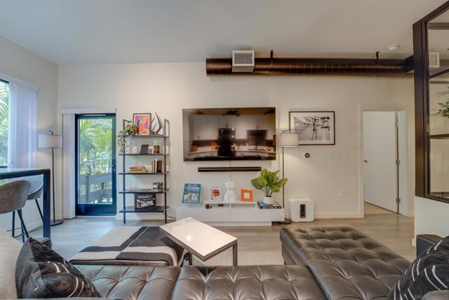 889 Date St, San Diego CA: https://media.crmls.org/mediaz/a1f33430-a28d-4b4a-8c38-77b13fe0f6f7.jpg