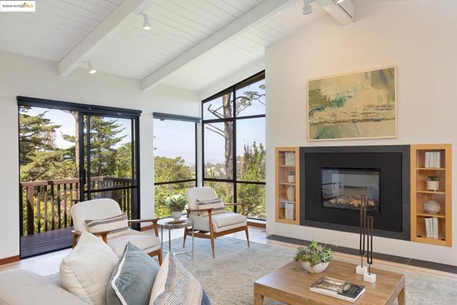 20 Ascot Ct, Oakland CA: https://media.crmls.org/mediaz/a1f355bb-3066-456b-906b-865b629ef3a1.jpg