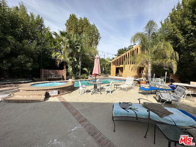 22535 Sylvan Street, Woodland Hills CA: https://media.crmls.org/mediaz/a1f410bd-48ca-4538-aa49-d7e2967d7a83.jpg
