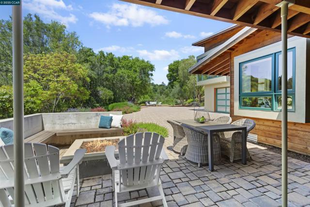 53 Tara Rd, Orinda CA: https://media.crmls.org/mediaz/a1f4a077-2614-43b3-90db-55d0cfbdb47e.jpg