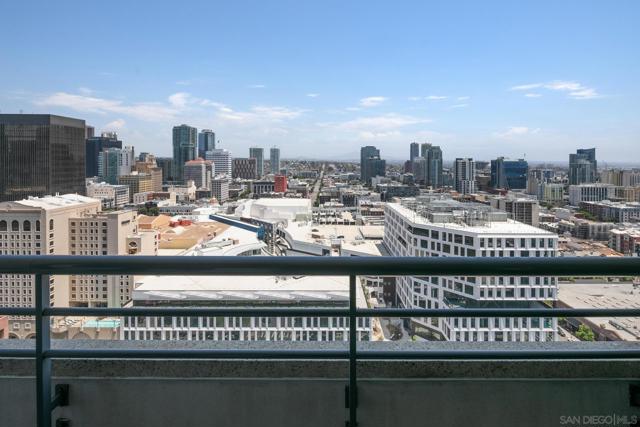 700 Front St, San Diego CA: https://media.crmls.org/mediaz/a1f506fa-c75c-4763-b9cb-2bfbb0c2d7b6.jpg
